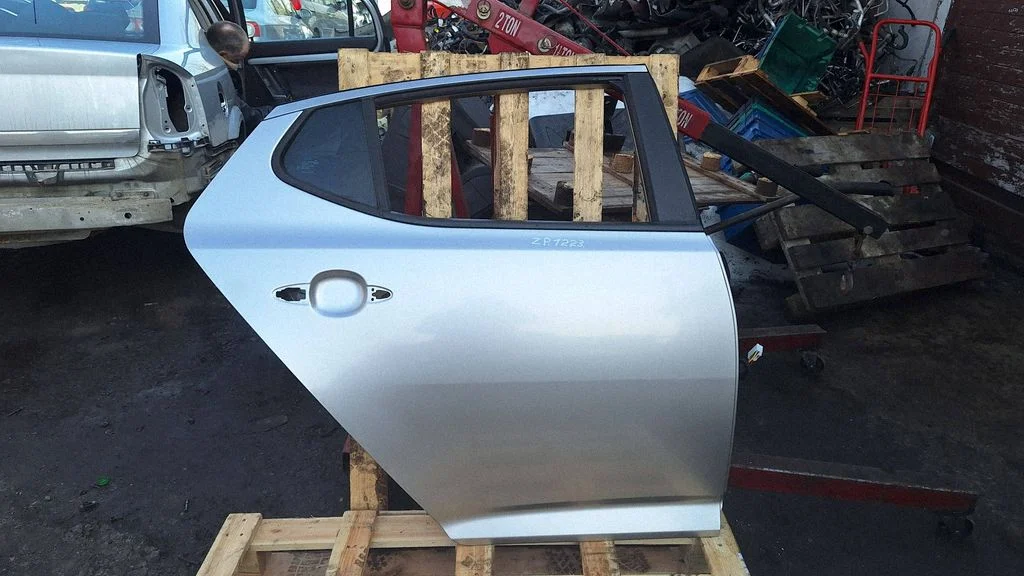 Rear door – rear right