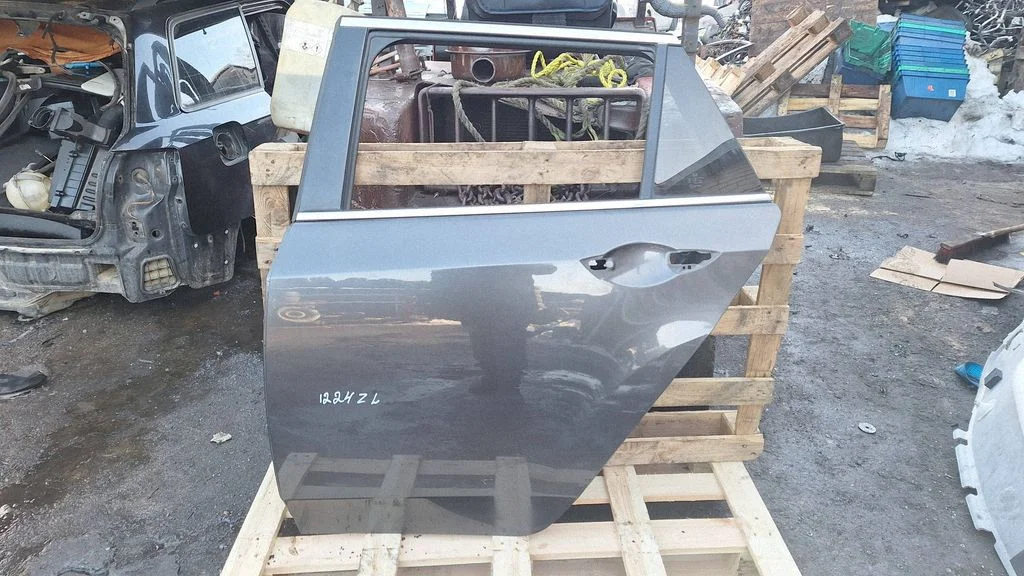 Rear door – rear left