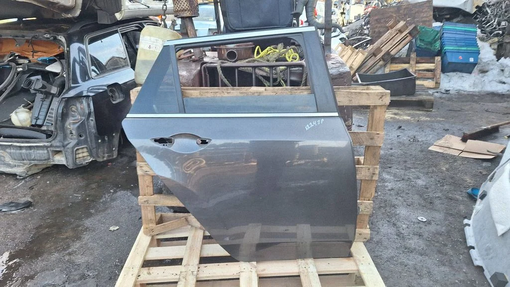 Rear door – rear right