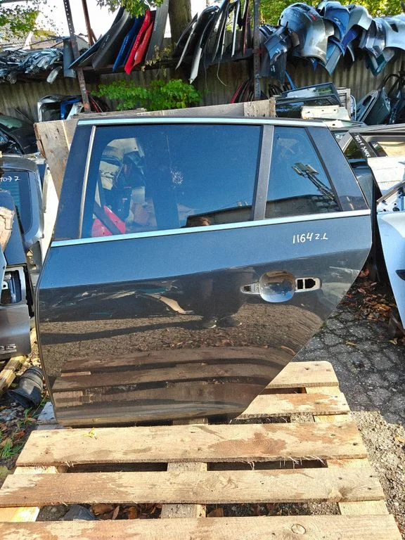 Rear door – rear left