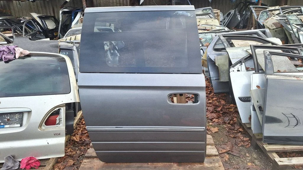 Rear door – rear right