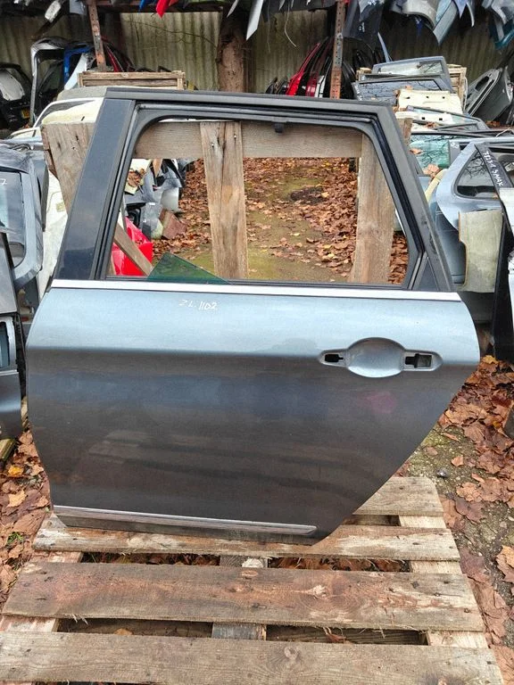 Rear door – rear left