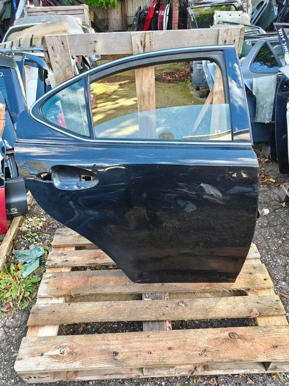 Rear door – rear right