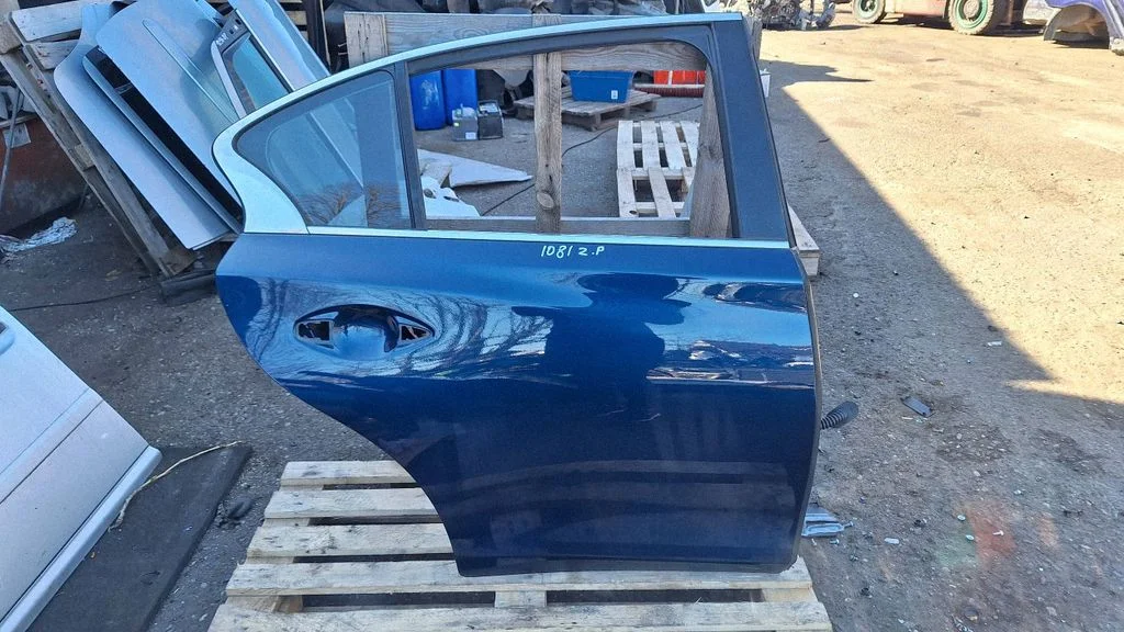 Rear door – rear right