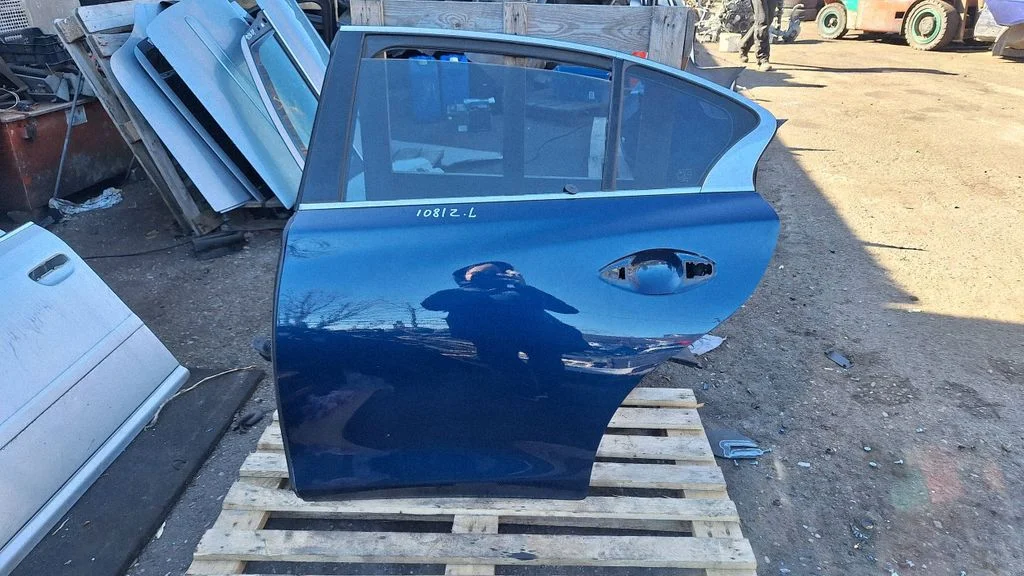 Rear door – rear left
