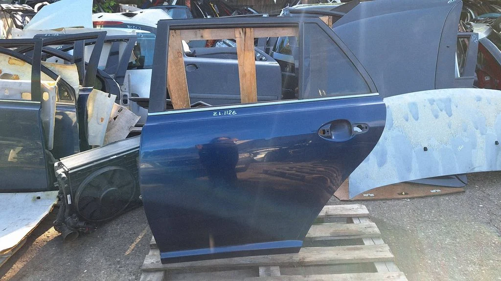 Rear door – rear left