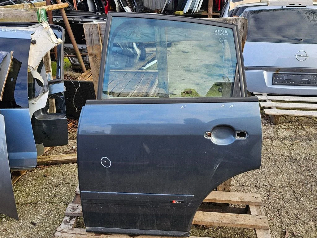 Rear door 8Z0833511