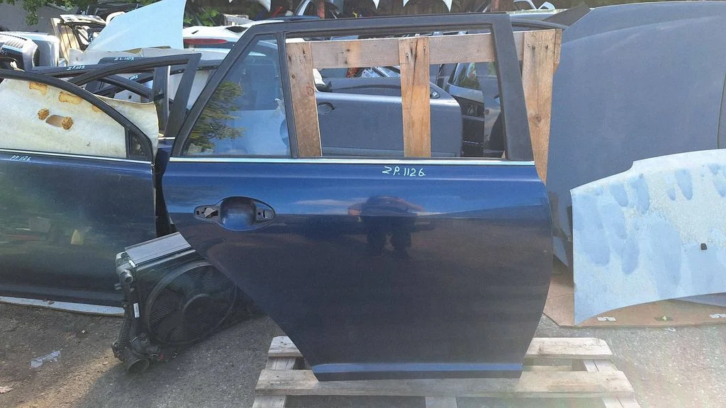 Rear door – rear right