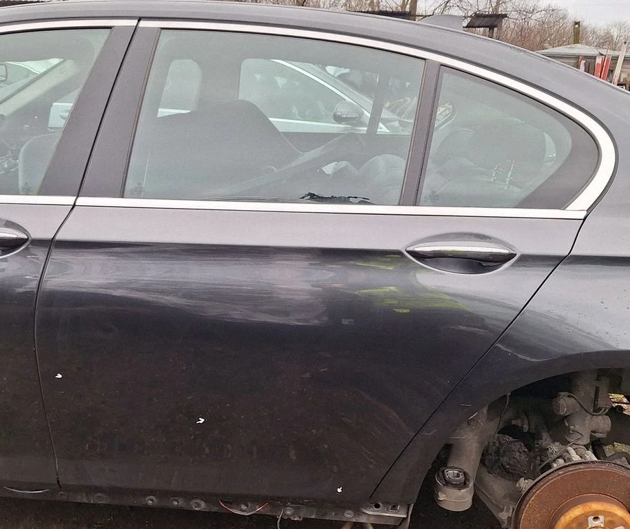 Rear door – rear left