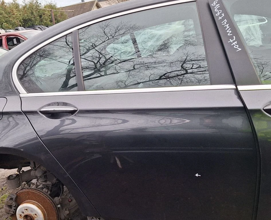 Rear door – rear right