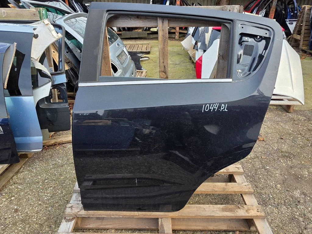 Rear door – rear left