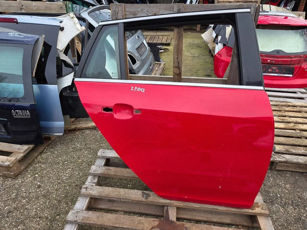 Rear door – rear right
