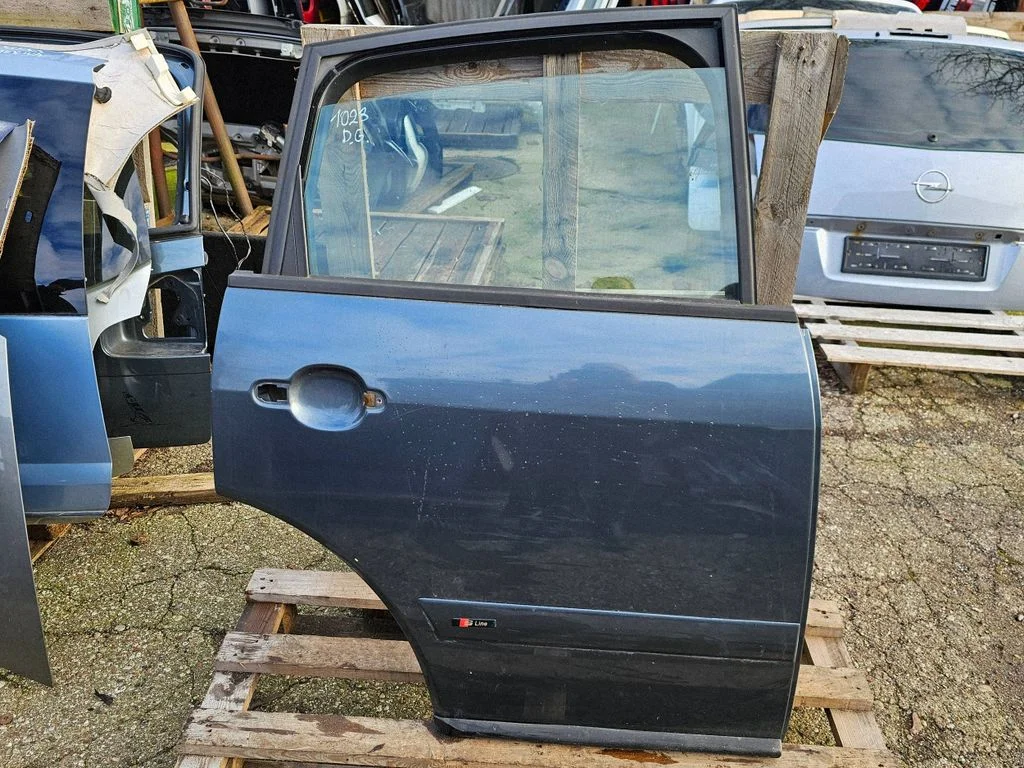 Rear door 8Z0833511