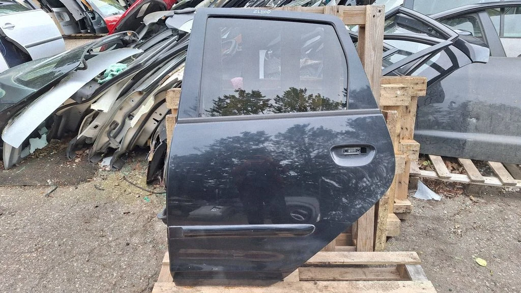 Rear door – rear left