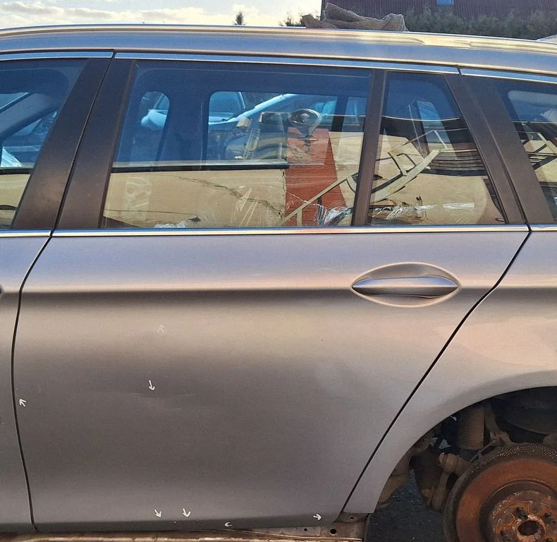 Rear door – rear left