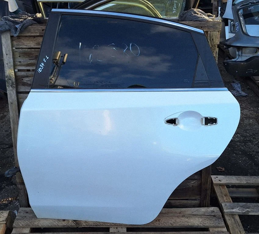 Rear door – rear left