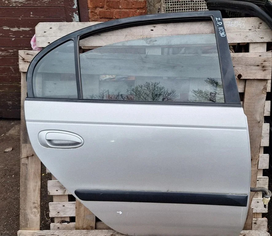 Rear door – rear right