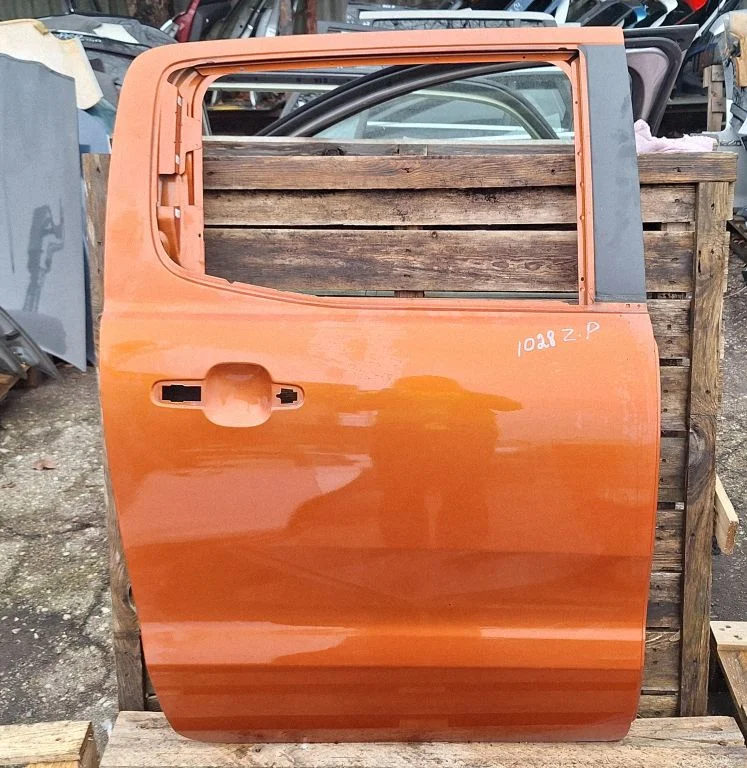 Rear door – rear right
