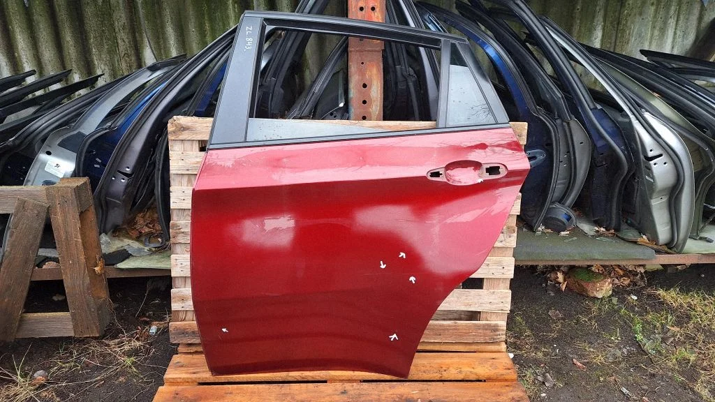 Rear door – rear left