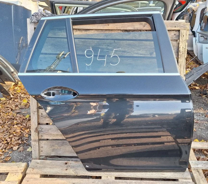 Rear door – rear right