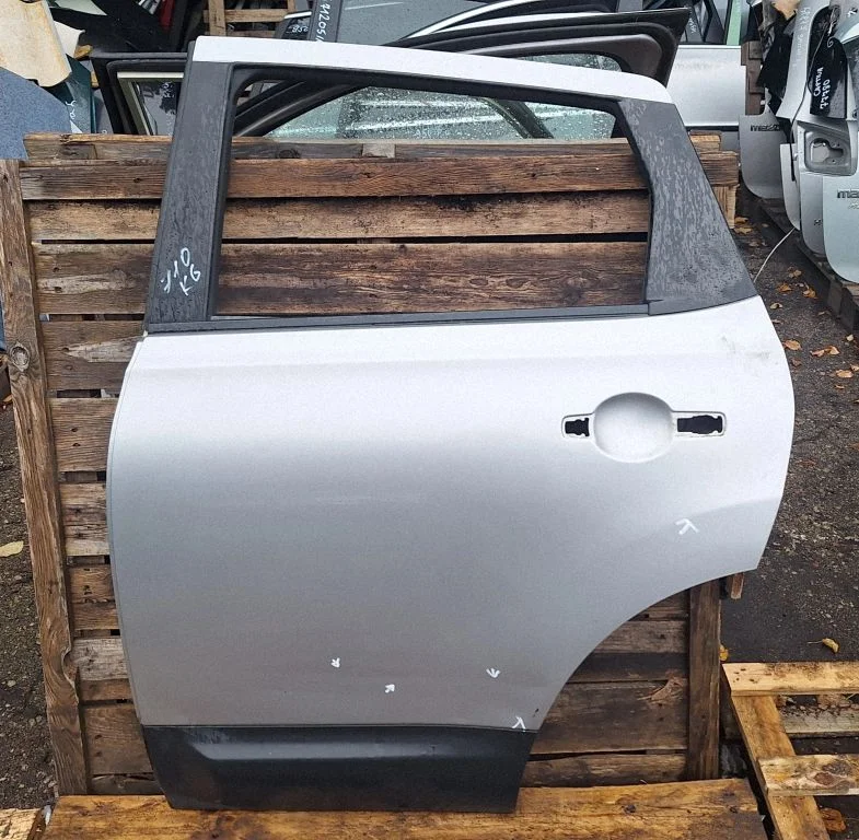 Rear door – rear left