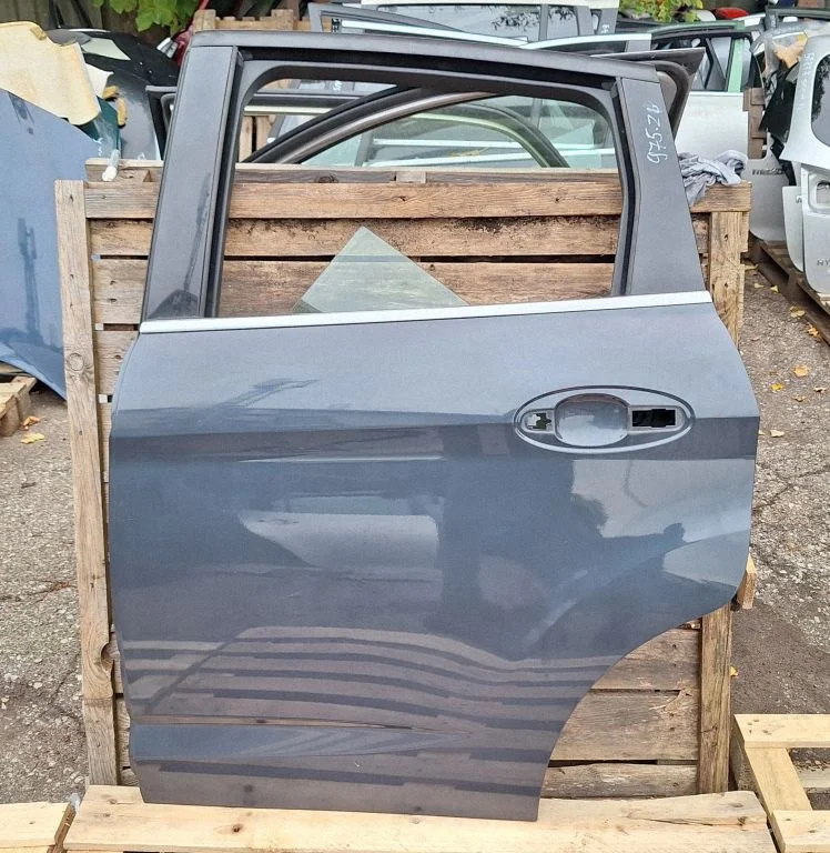 Rear door – rear left