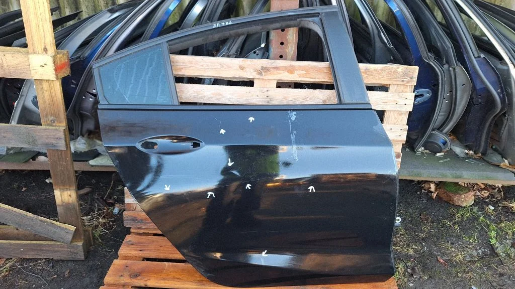 Rear door – rear right