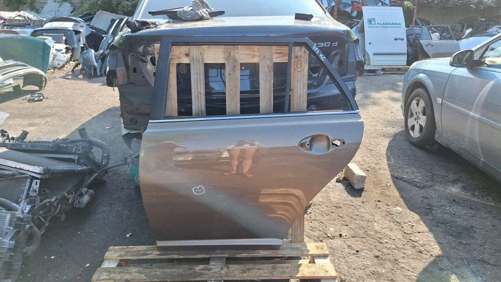 Rear door – rear left