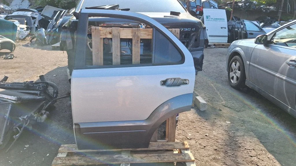 Rear door – rear left