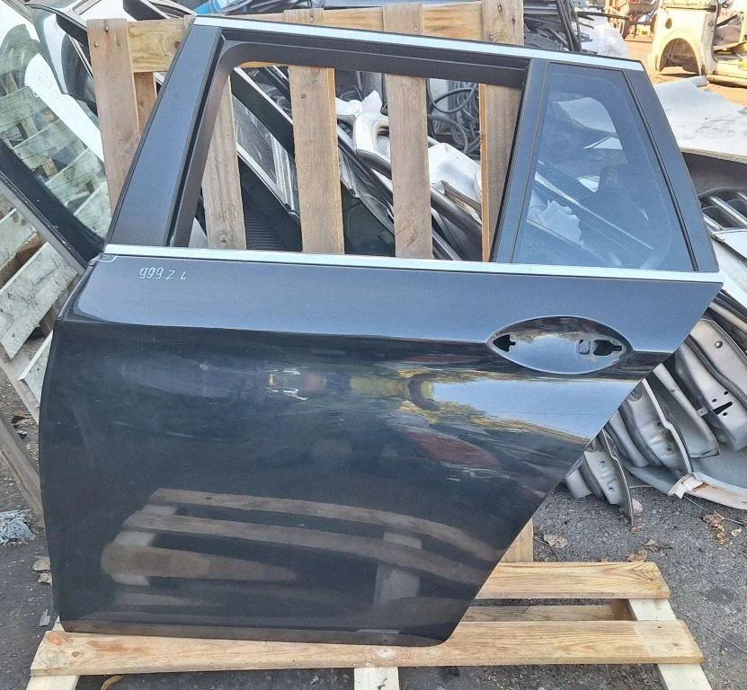 Rear door – rear left
