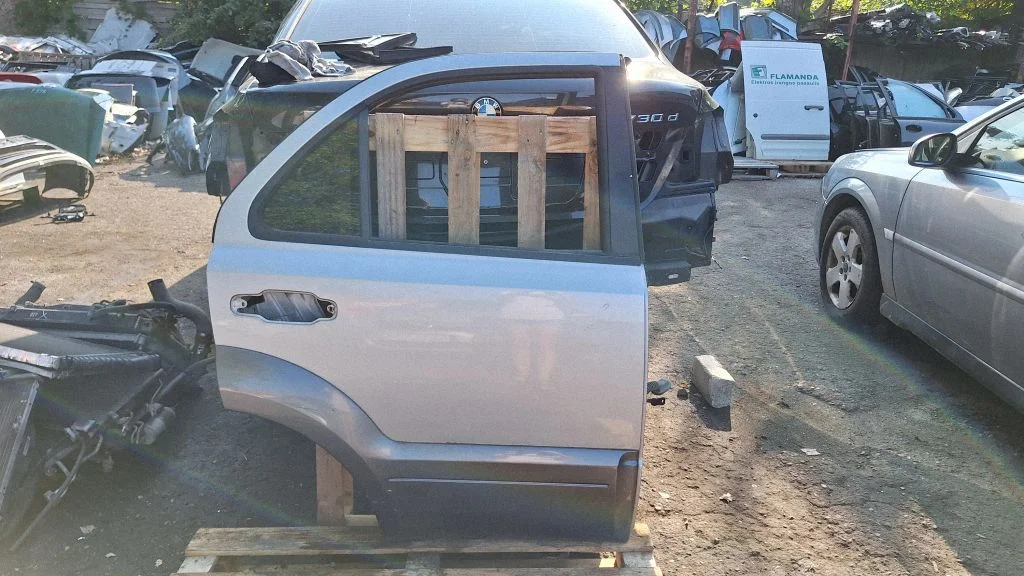 Rear door – rear right