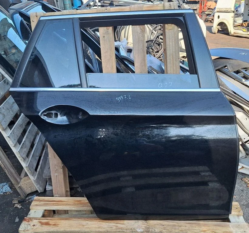 Rear door – rear right