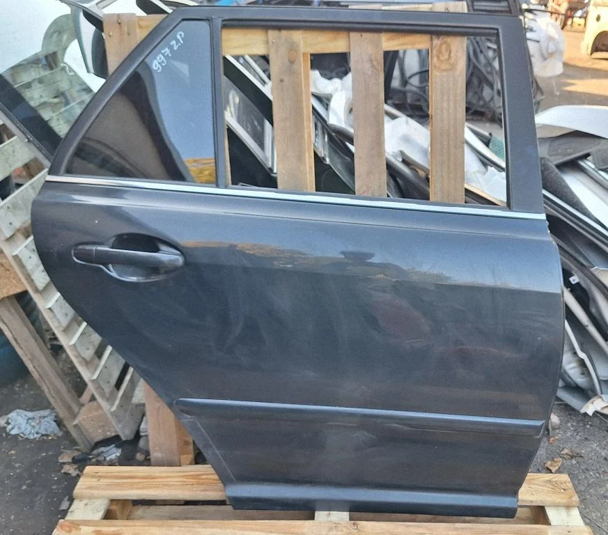 Rear door – rear right