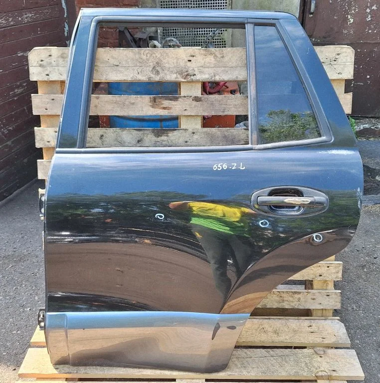 Rear door – rear left