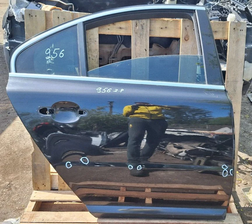 Rear door – rear right