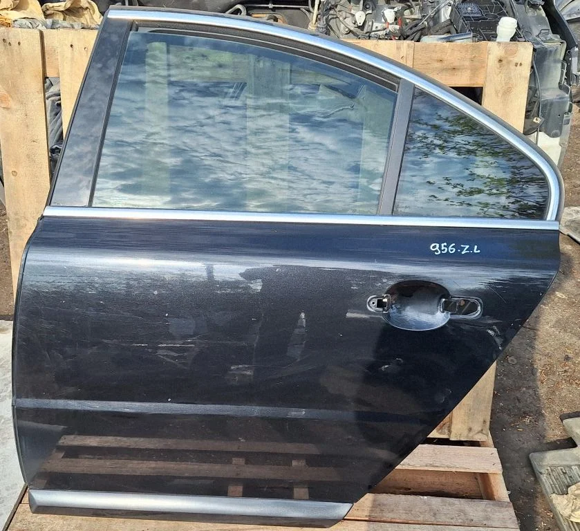 Rear door – rear left