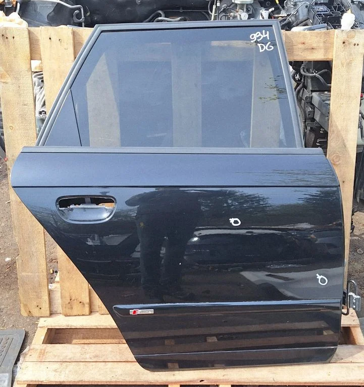 Rear door – rear right
