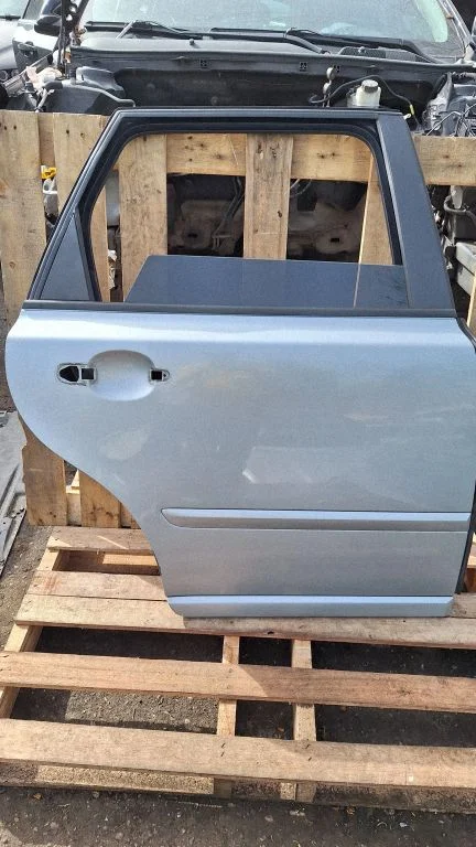Rear door – rear right
