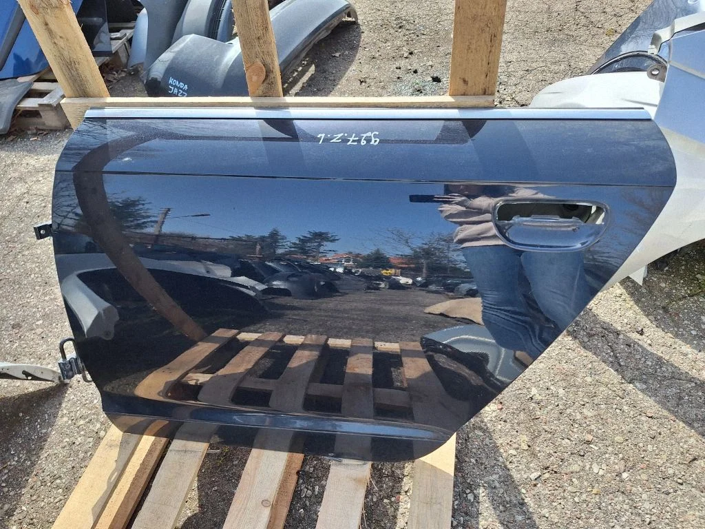 Rear door – rear left