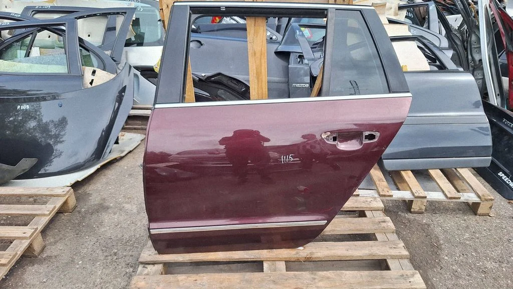 Rear door – rear left