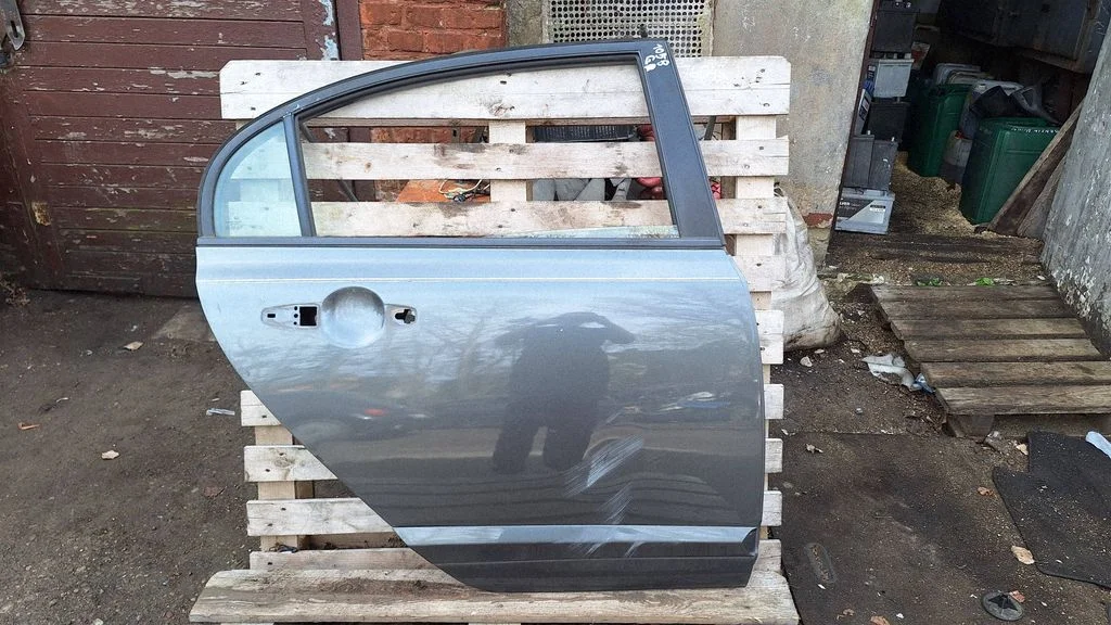 Rear door – right