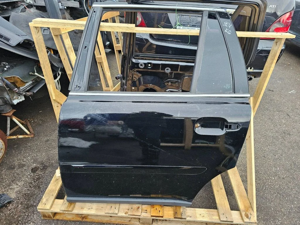 Rear door – rear left