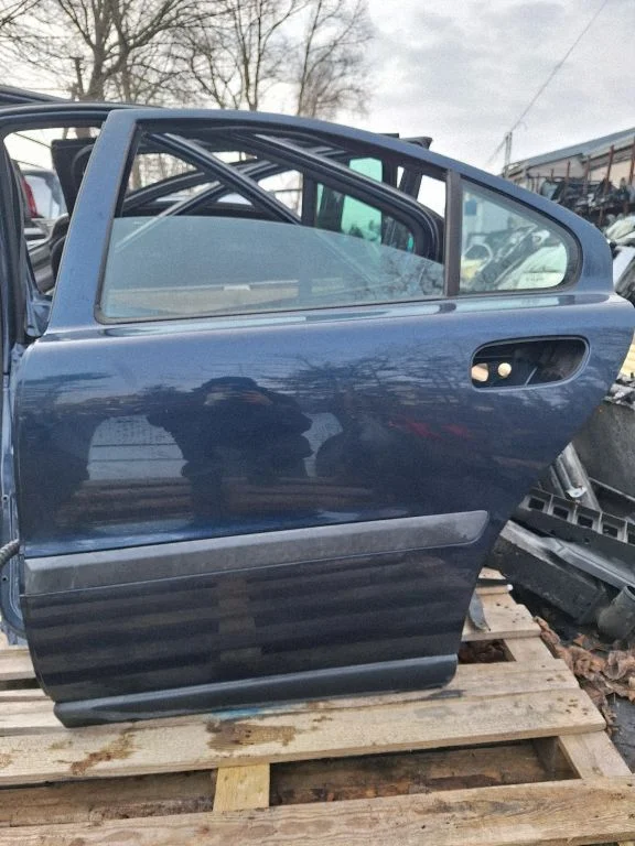 Rear door – rear left