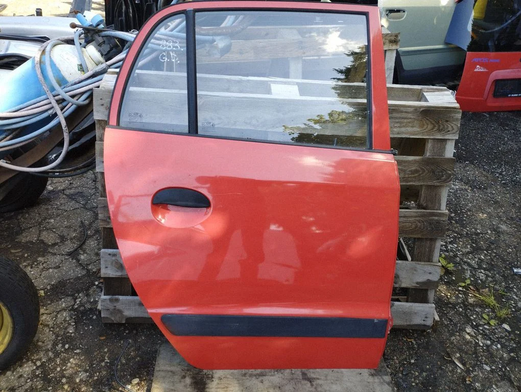 Rear door – rear right