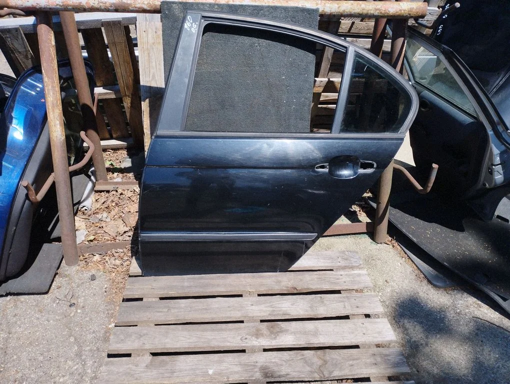 Rear door – rear left