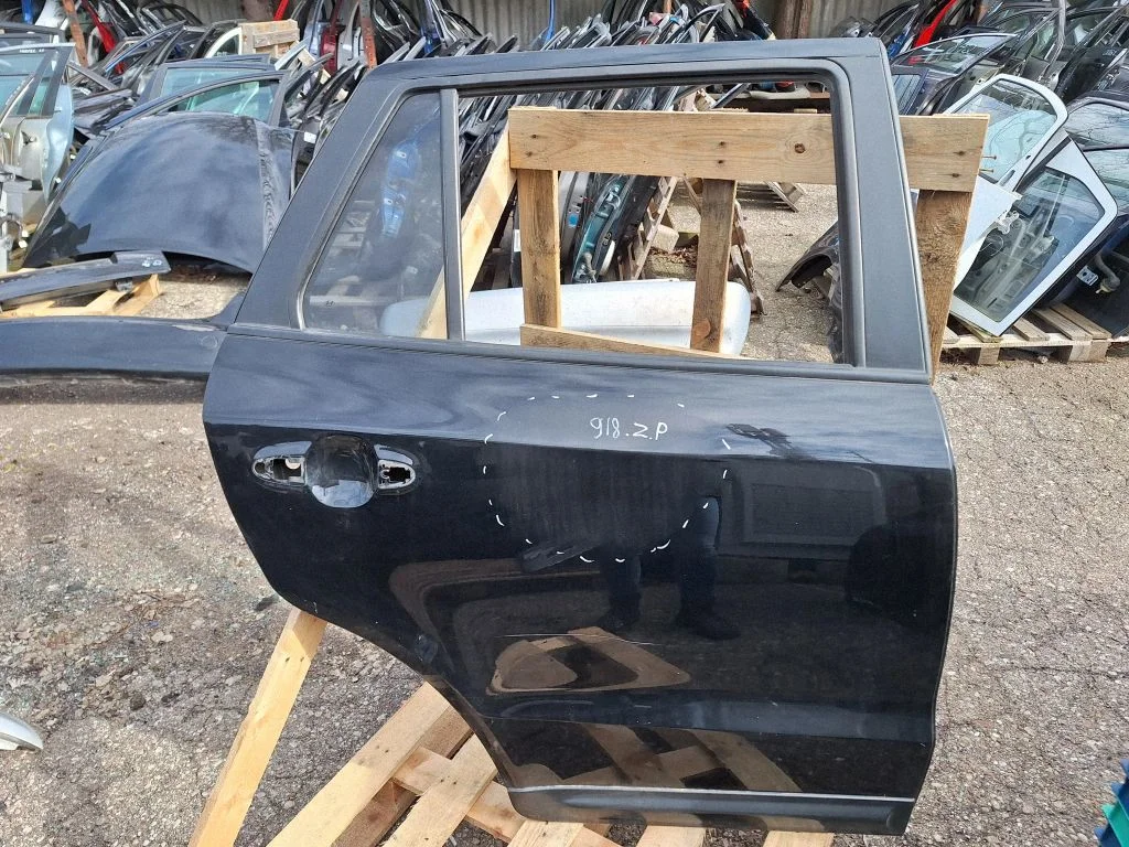 Rear door – rear right