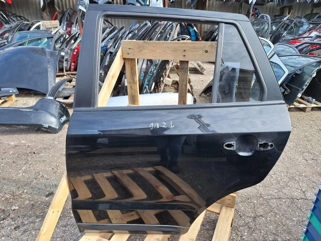 Rear door – rear left