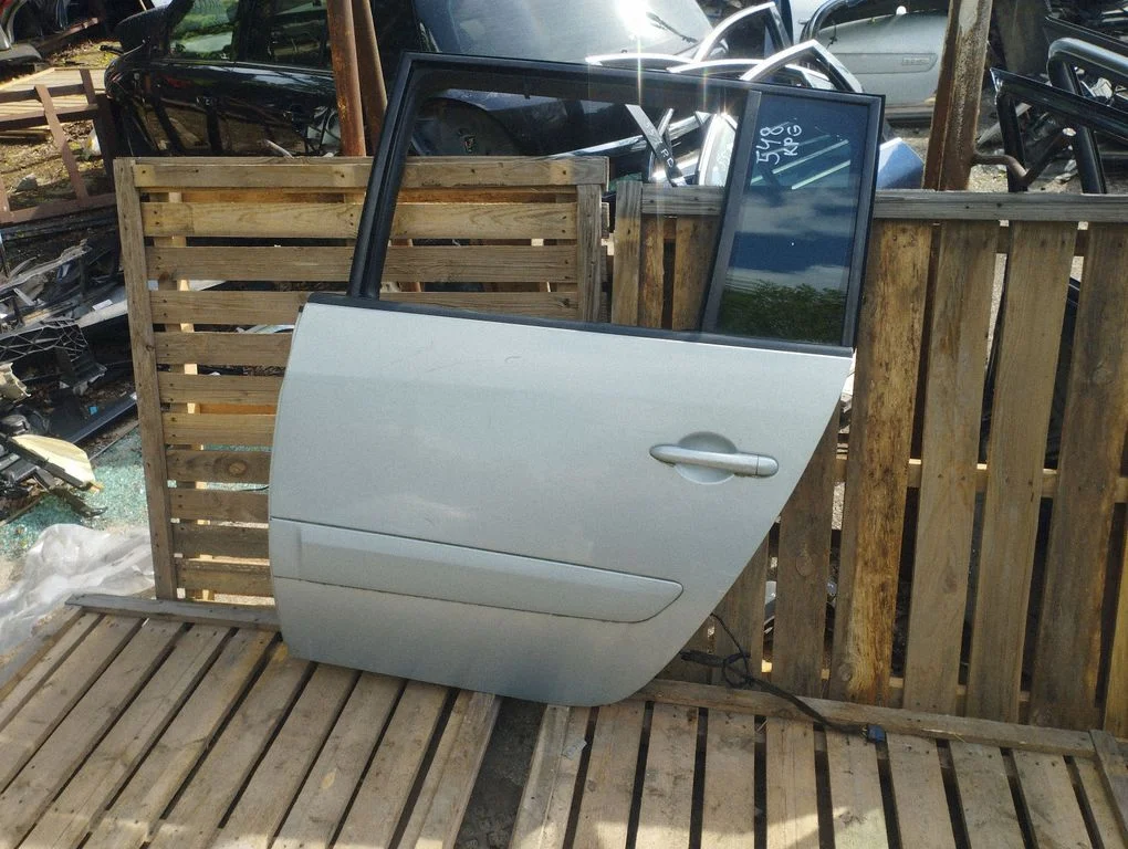 Rear door – rear left