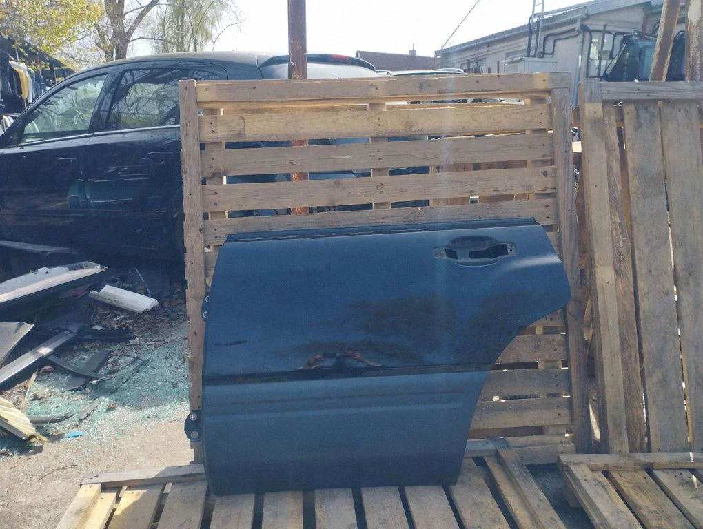 Rear door – rear left