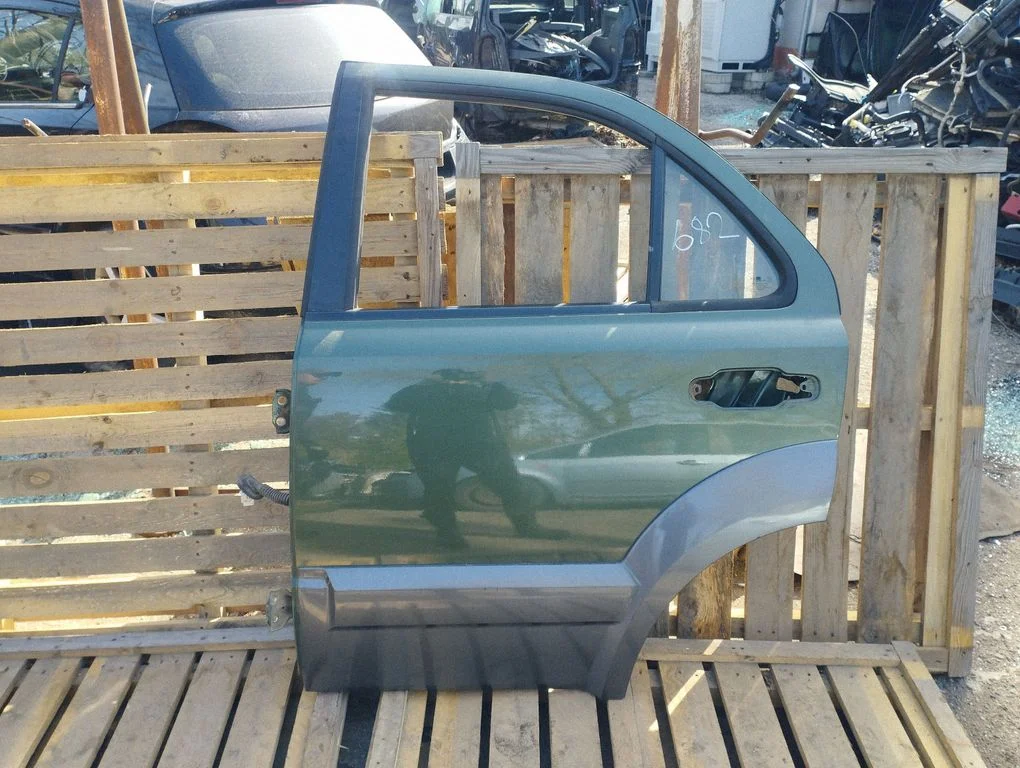 Rear door – rear left